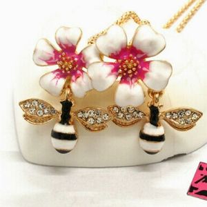 Betsey Johnson Bee On Flower Necklace